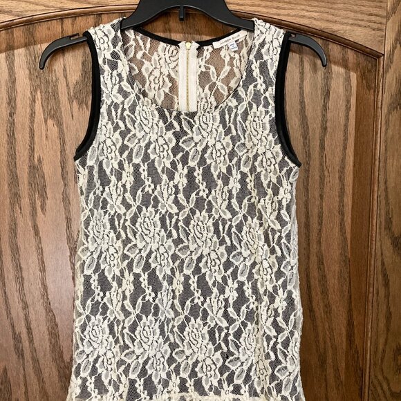 Lined Lace Sleeveless Top, Black and Cream, Women's size M - Picture 5 of 5